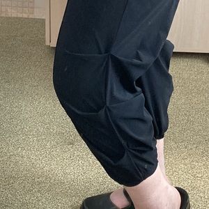 Porto cropped pants in black size 1 (will fit size small to large)